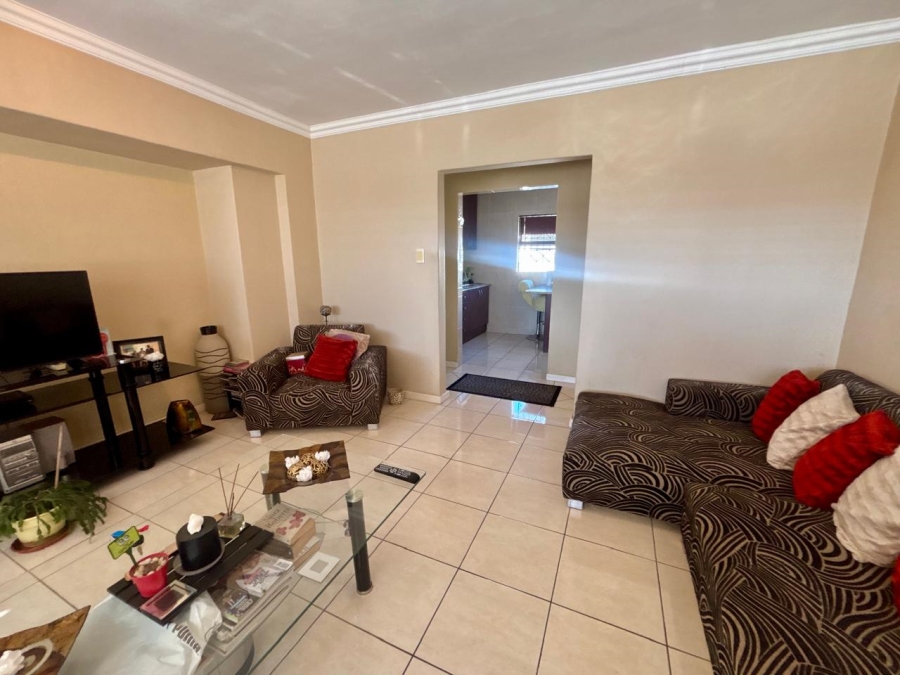2 Bedroom Property for Sale in Goodwood Central Western Cape
